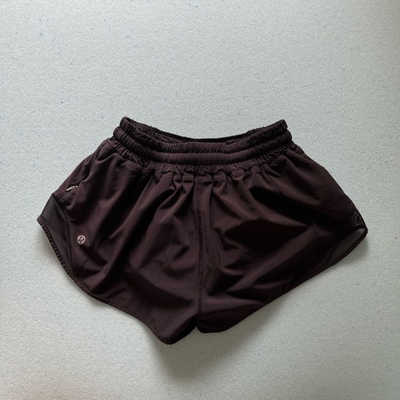 Lululemon Hotty hot mid\low rise 2.5 inseam shorts - Picture 2 of 6